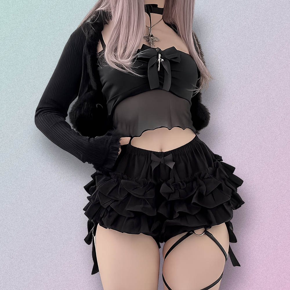 Gothic Shorts with black ruffle