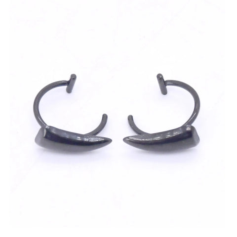 Goth Silver Fang Lip Clip — Faux Piercing Fangs