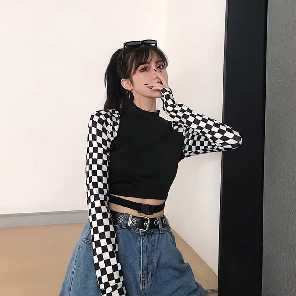 CHECKERED LONG SLEEVED BLACK CROP TOP